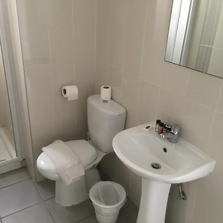 Mandali Court דירה *