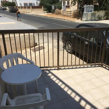 Mandali Court איה נאפה